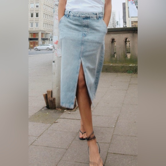 Zara Denim Skirt - Picture 1 of 5